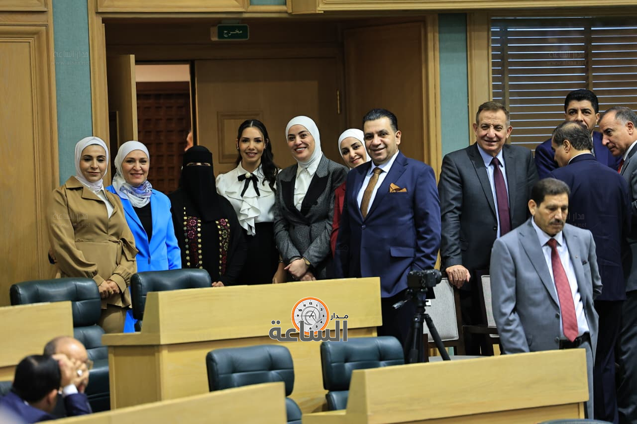 Madar Al-Saa Images 0.7339529576062283