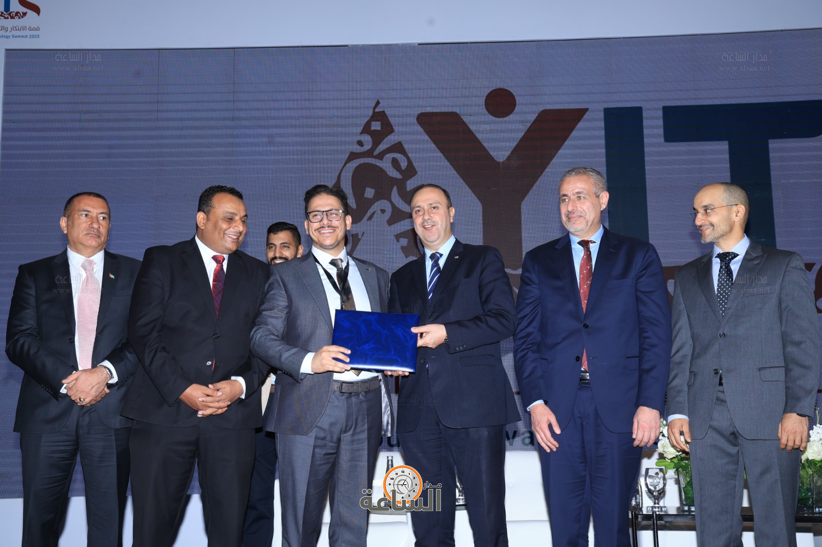 Madar Al-Saa Images 0.9739698501339221