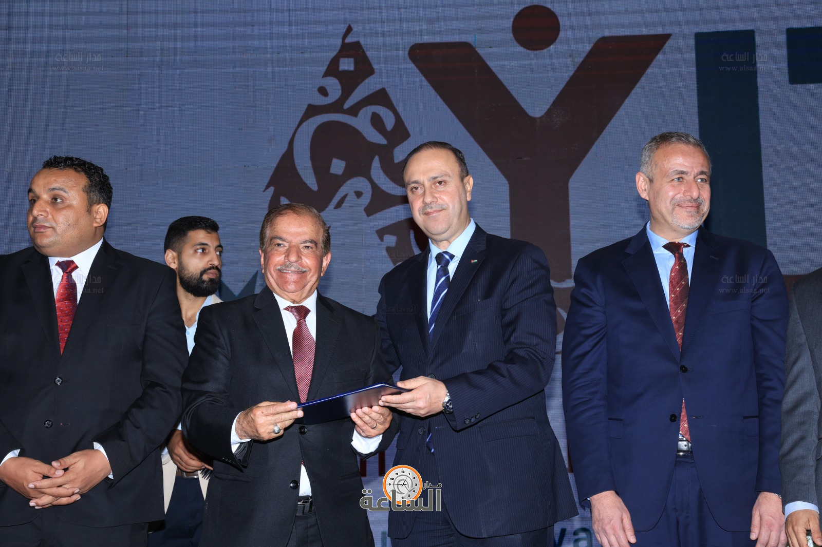 Madar Al-Saa Images 0.8881157398461622