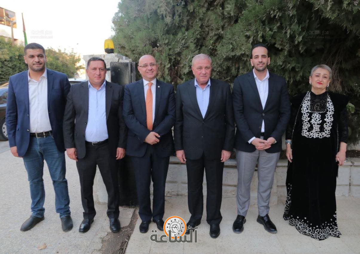 Madar Al-Saa Images 0.7583333108812664