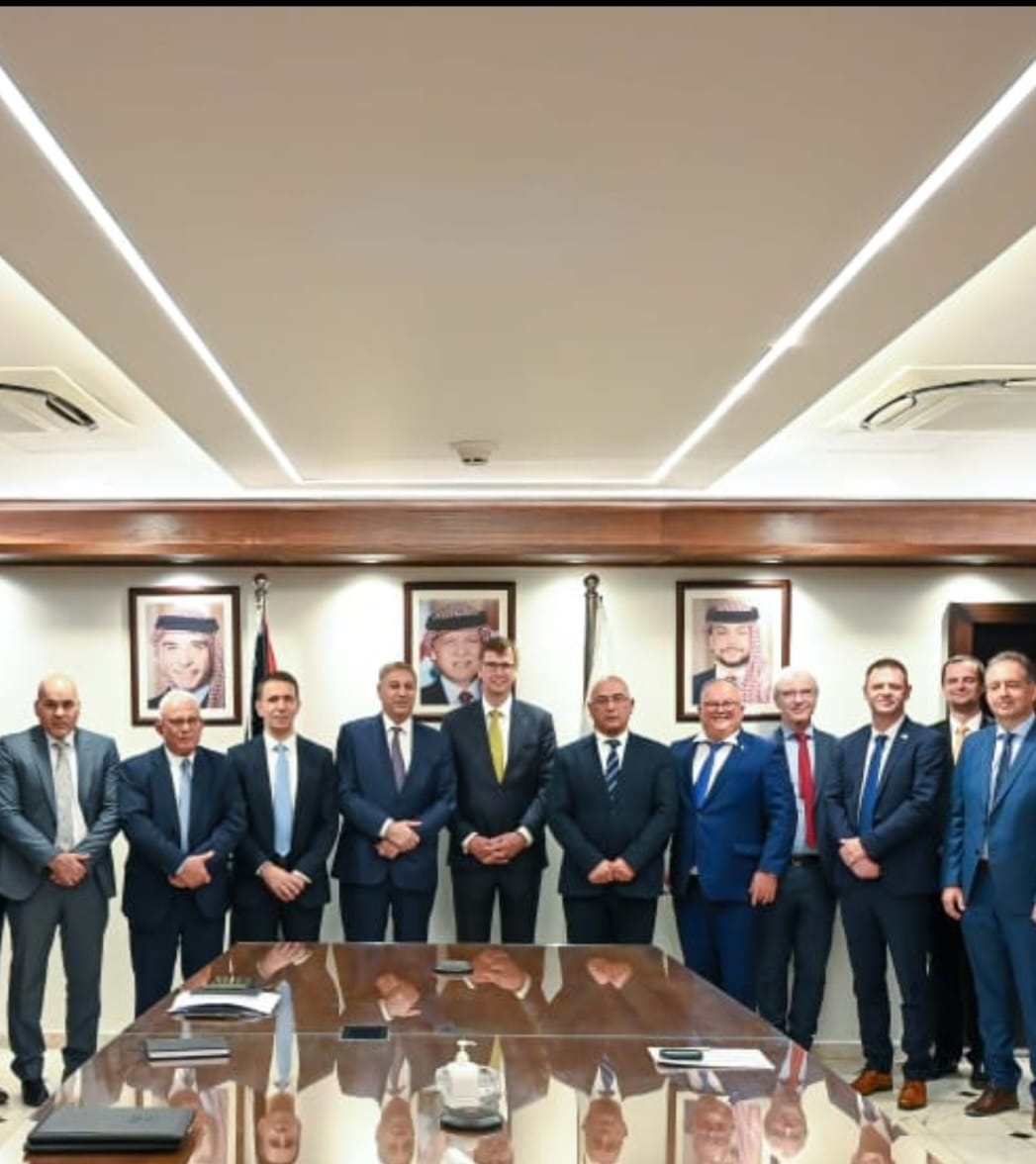 Madar Al-Saa Images 0.7406085639130767