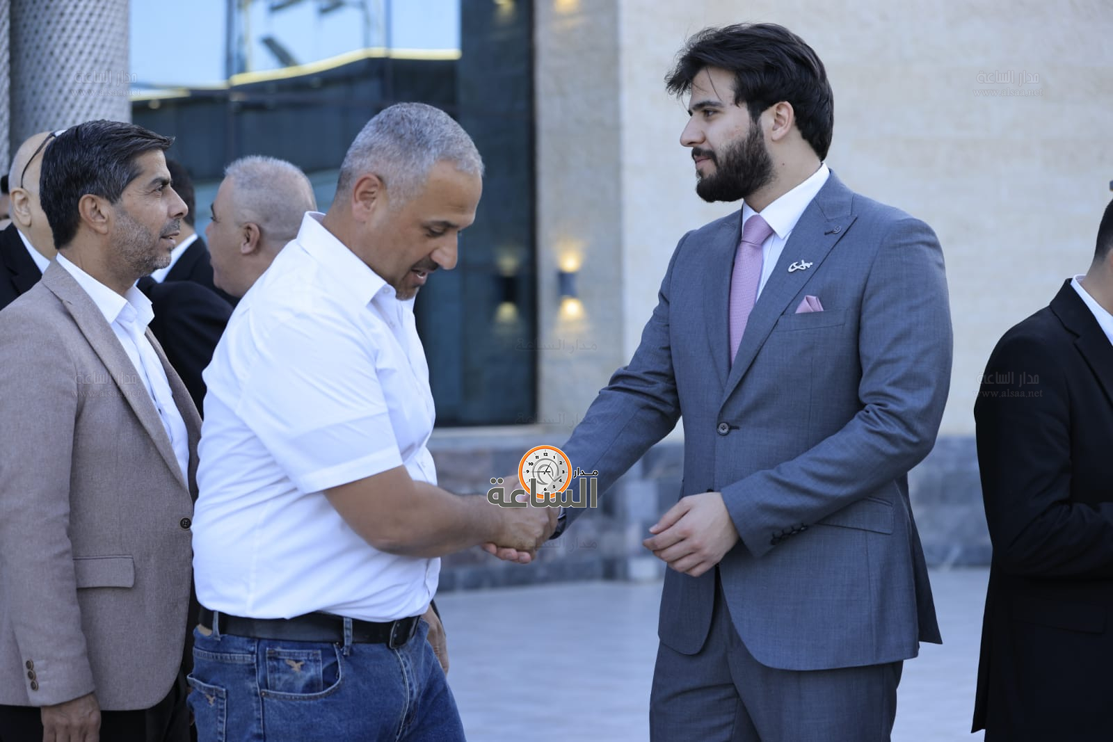 Madar Al-Saa Images 0.15771824843518834