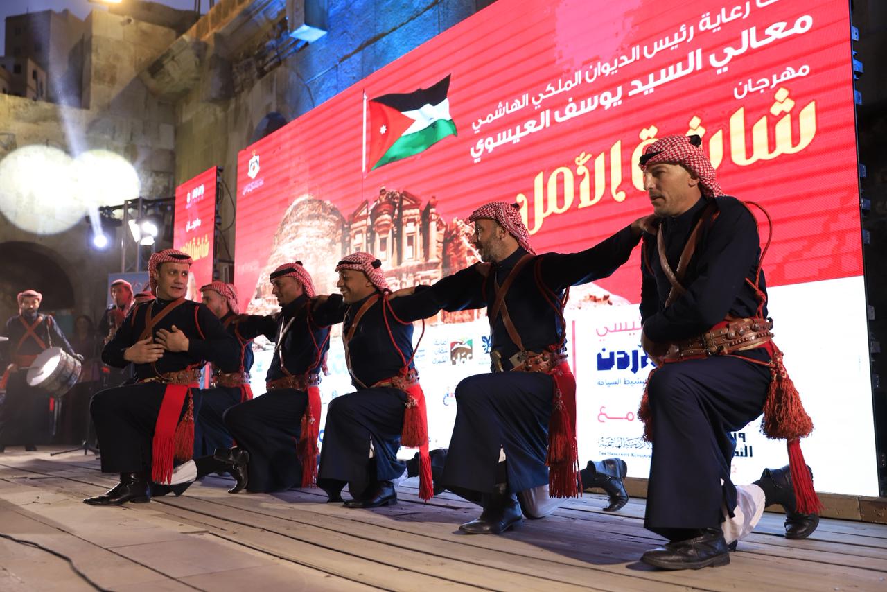 Madar Al-Saa Images 0.7398337230895802