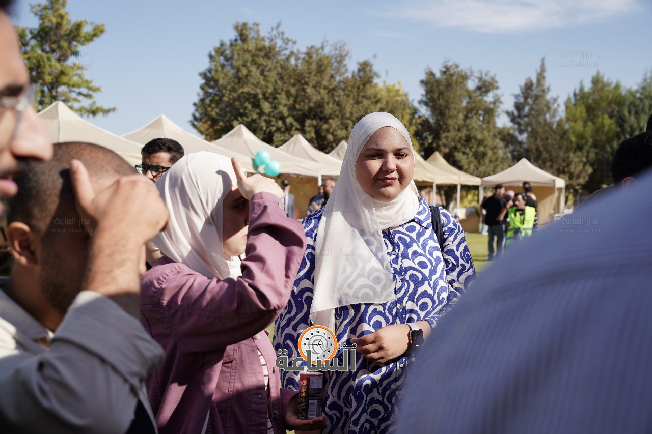 Madar Al-Saa Images 0.7381139553934599