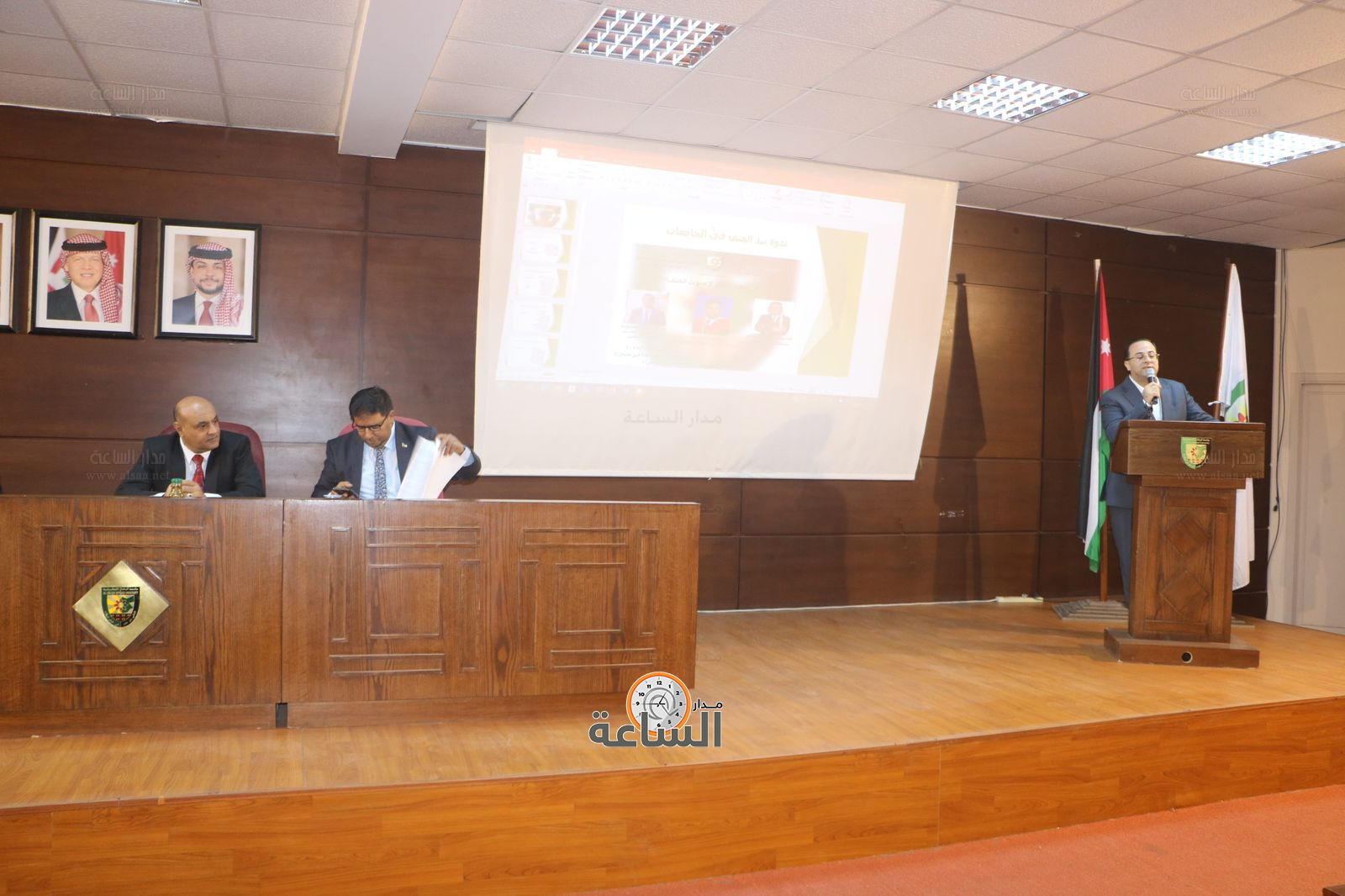 Madar Al-Saa Images 0.4321630632990118