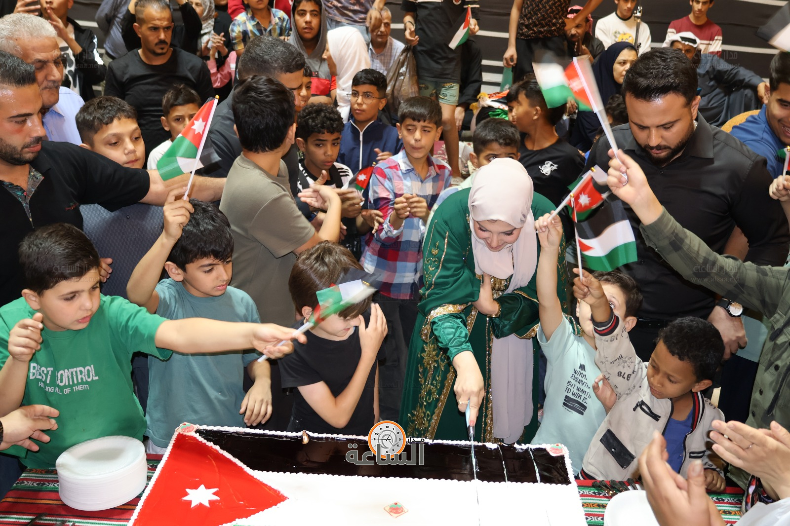 Madar Al-Saa Images 0.48825046391873006