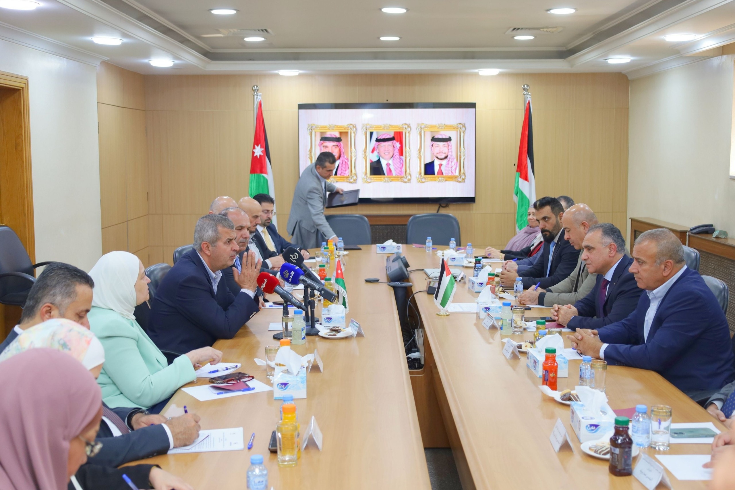 Madar Al-Saa Images 0.0023085420824735525