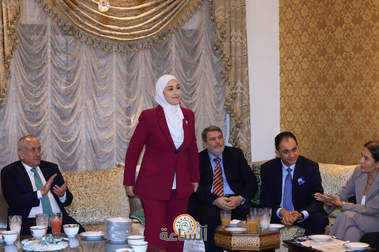 Madar Al-Saa Images 0.49461104816107393