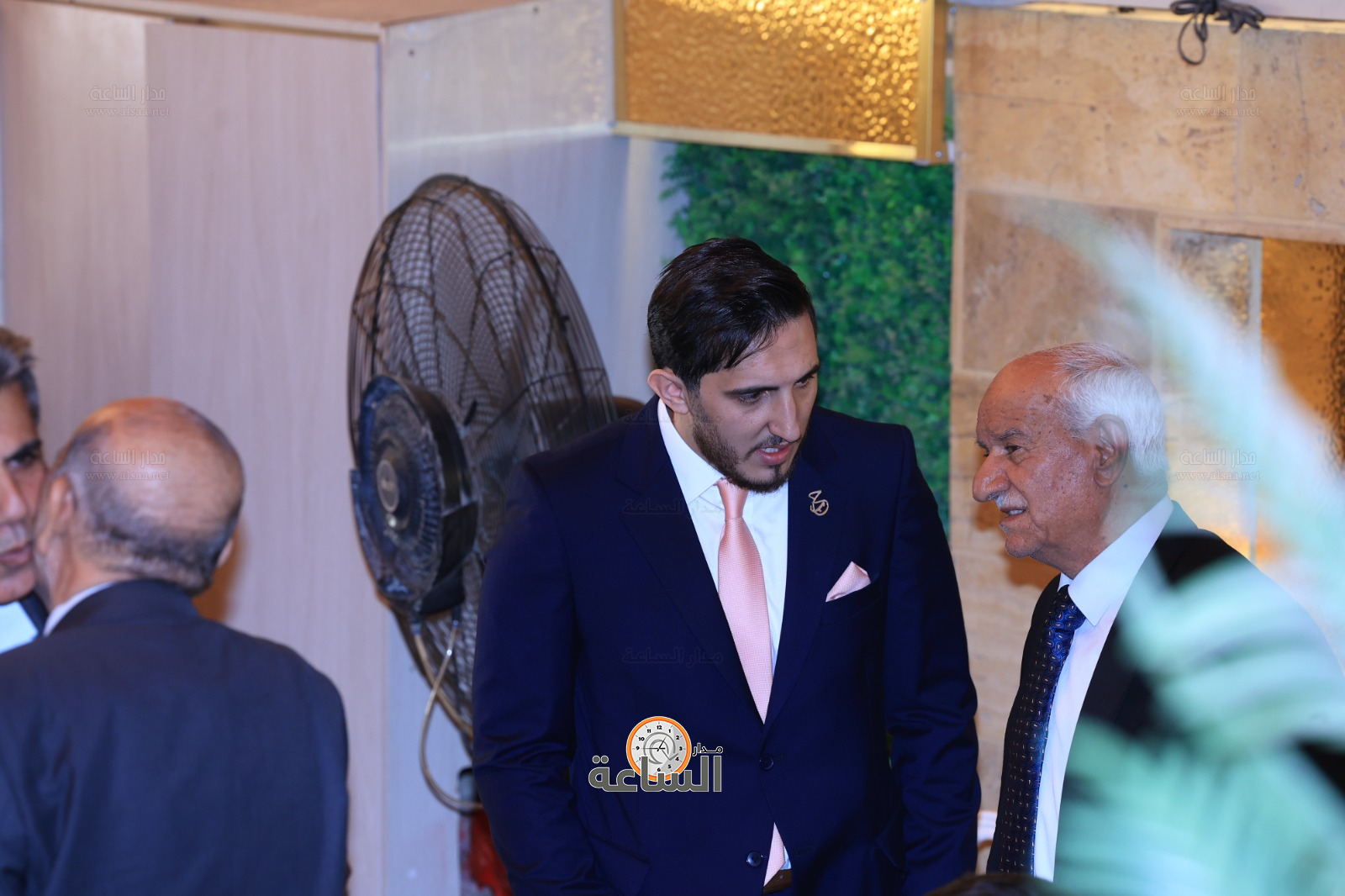 Madar Al-Saa Images 0.4844042345930385