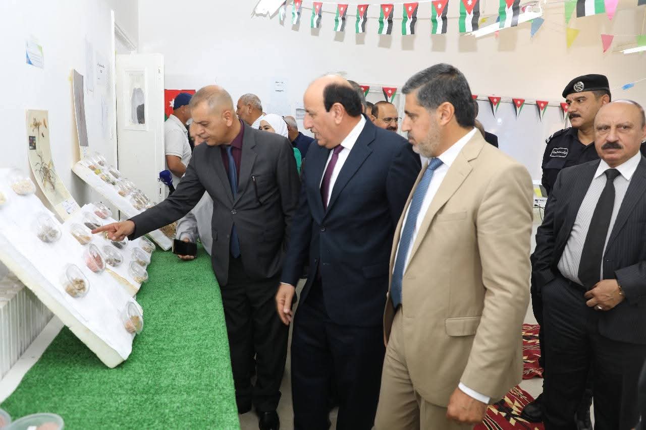 Madar Al-Saa Images 0.34251944725649