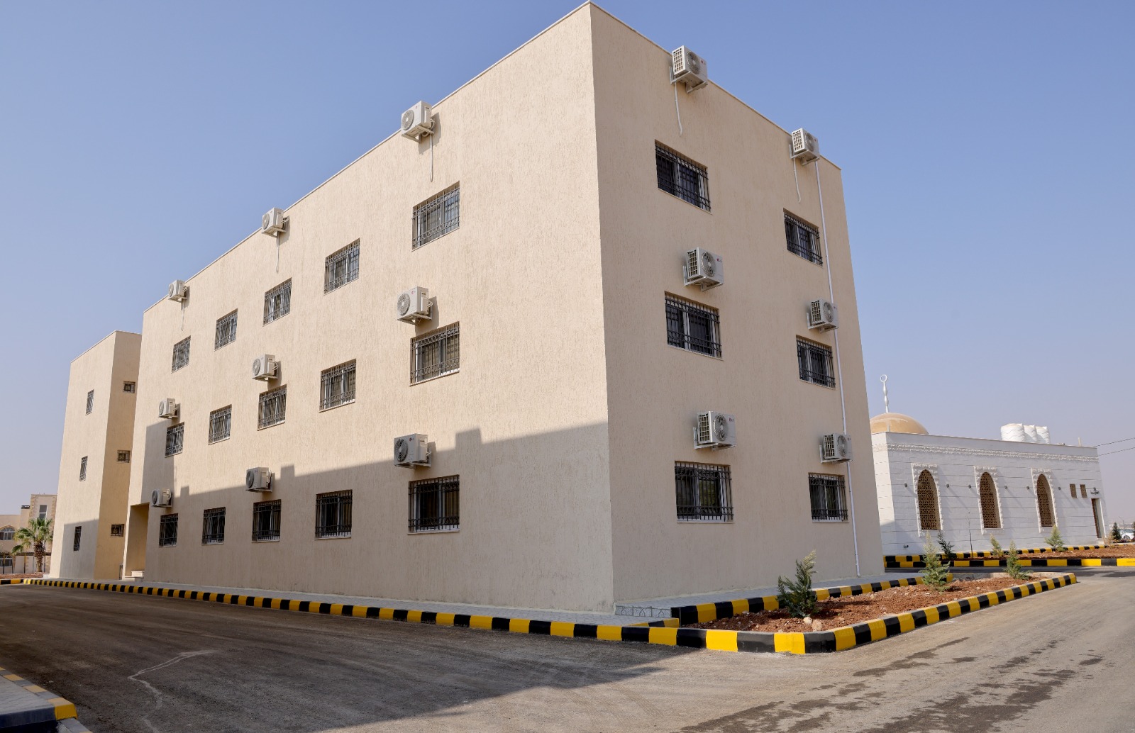 Madar Al-Saa Images 0.16114400962491082