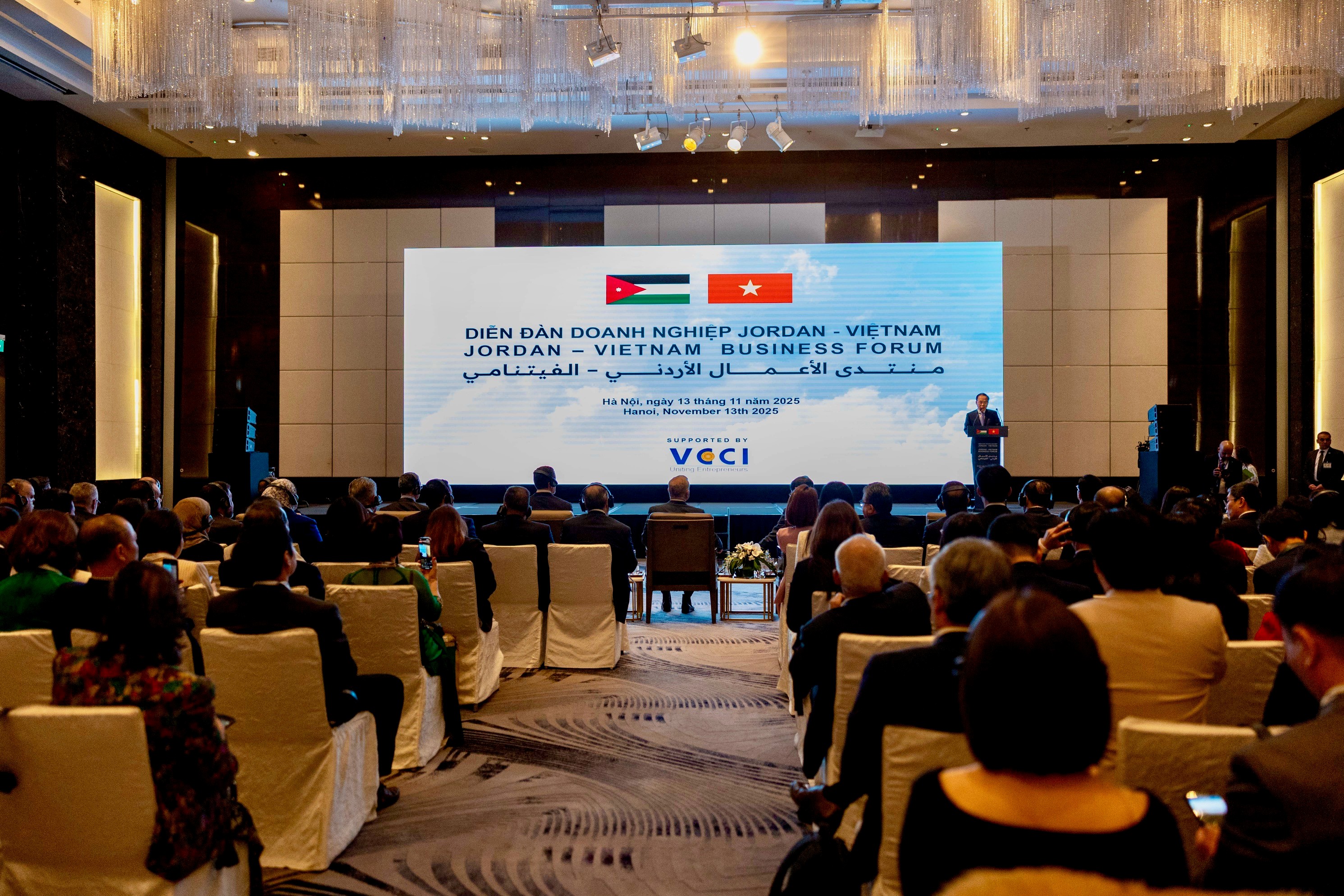 Madar Al-Saa Images 0.6852733387400215