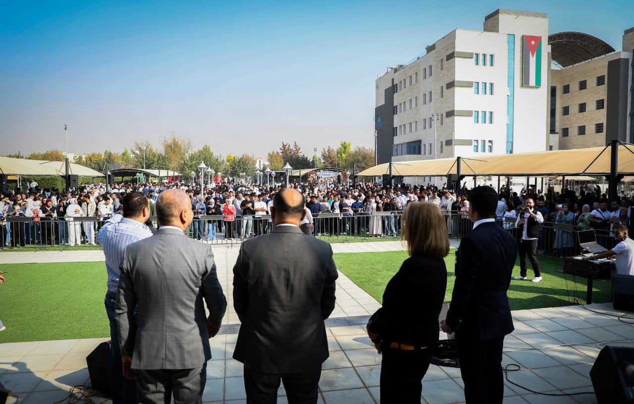 Madar Al-Saa Images 0.6402328144834859