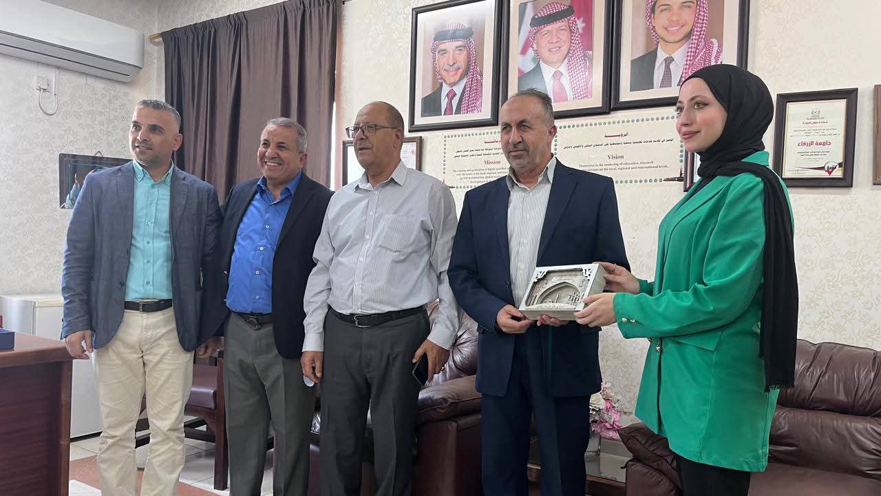 Madar Al-Saa Images 0.7249510437846333