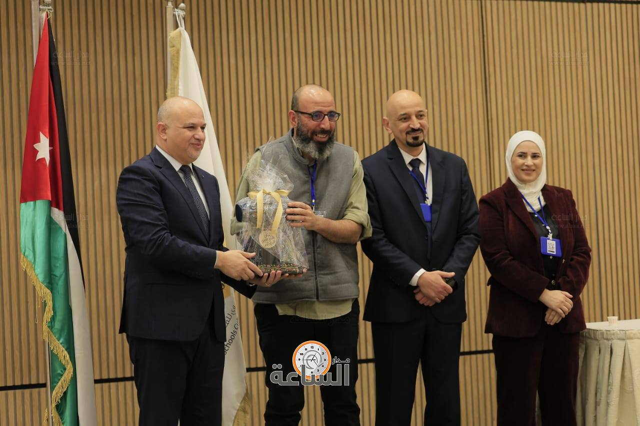 Madar Al-Saa Images 0.9820820431221902