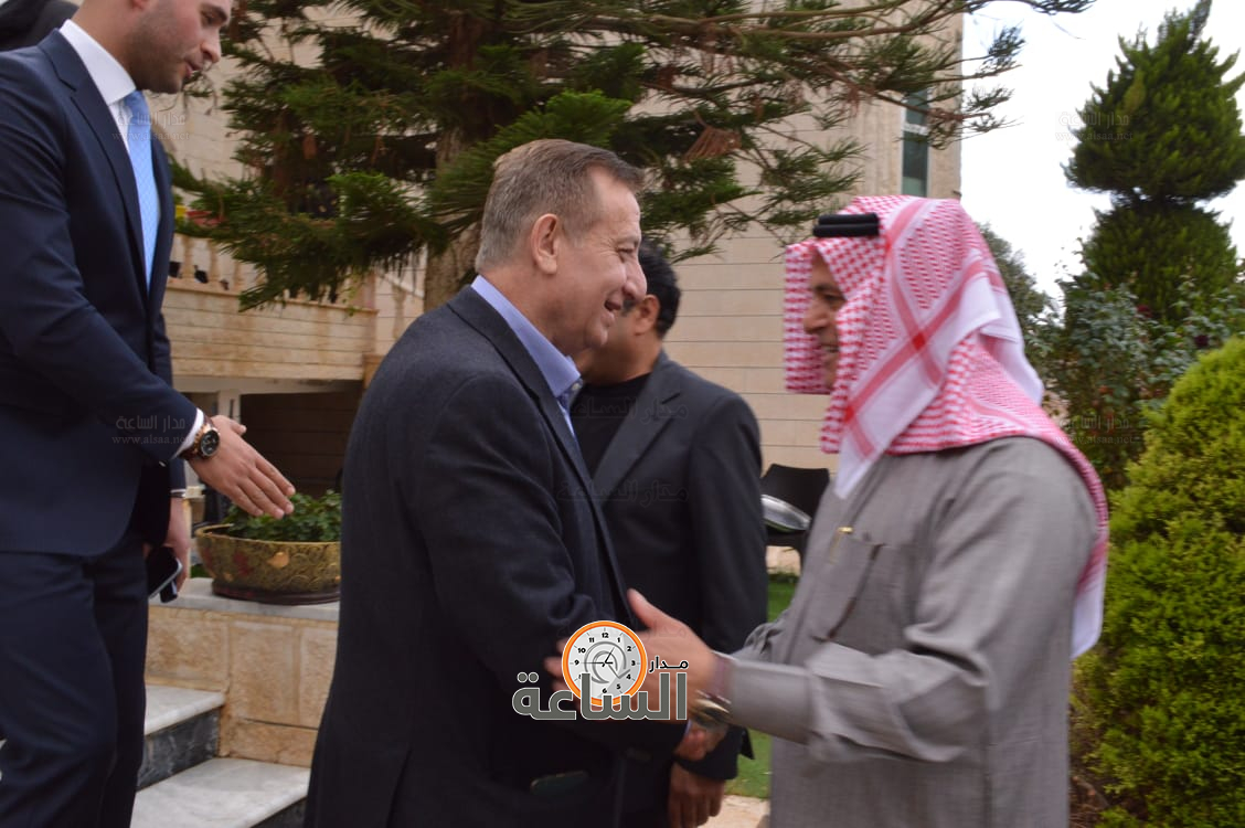 Madar Al-Saa Images 0.504615582186228