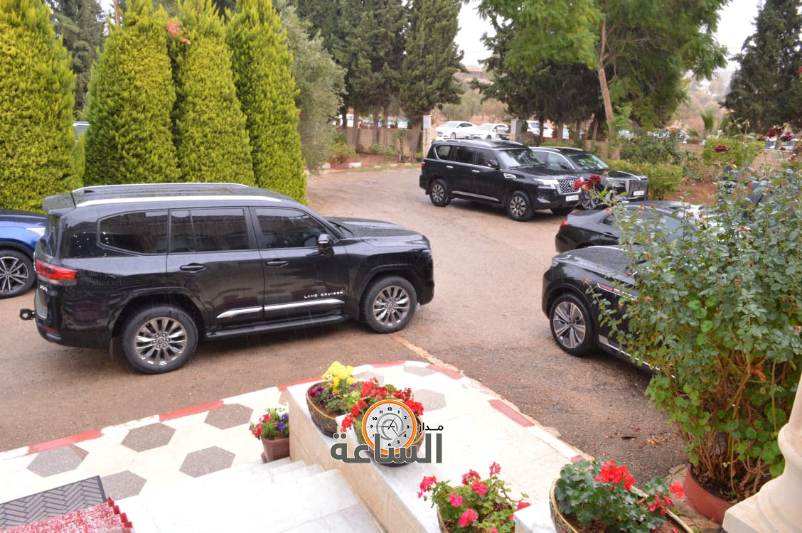 Madar Al-Saa Images 0.3823019295127401