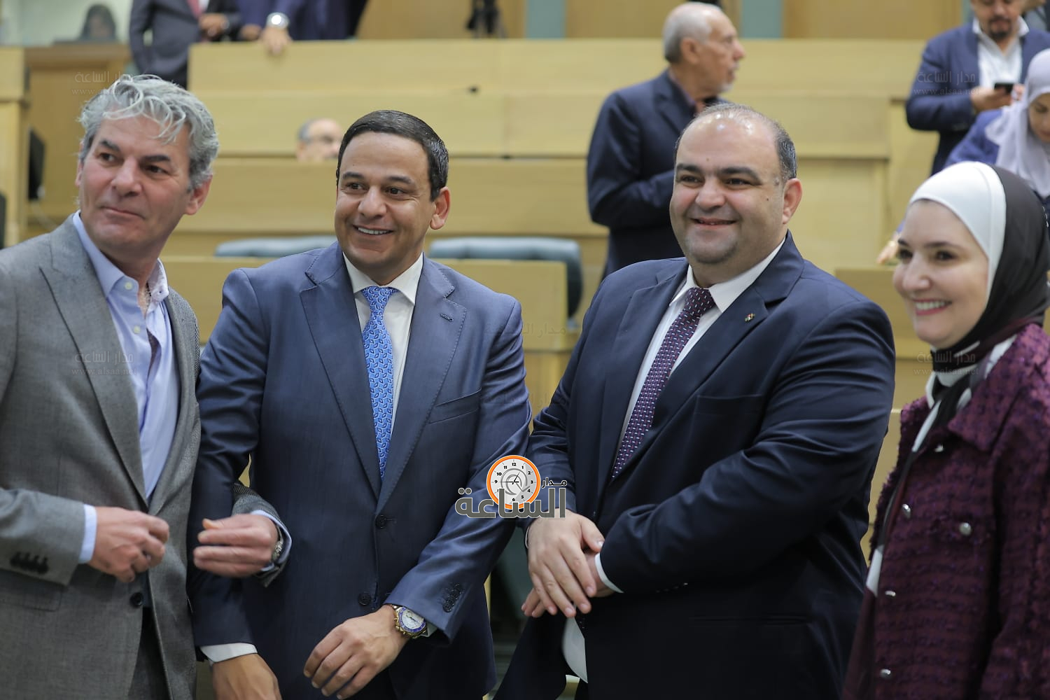 Madar Al-Saa Images 0.38001660480893784