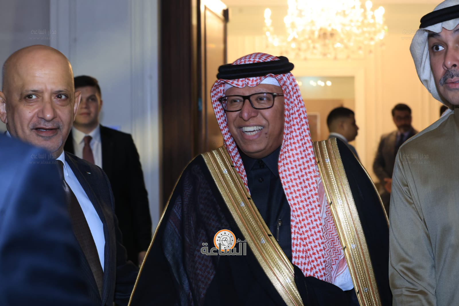 Madar Al-Saa Images 0.04048366452470609