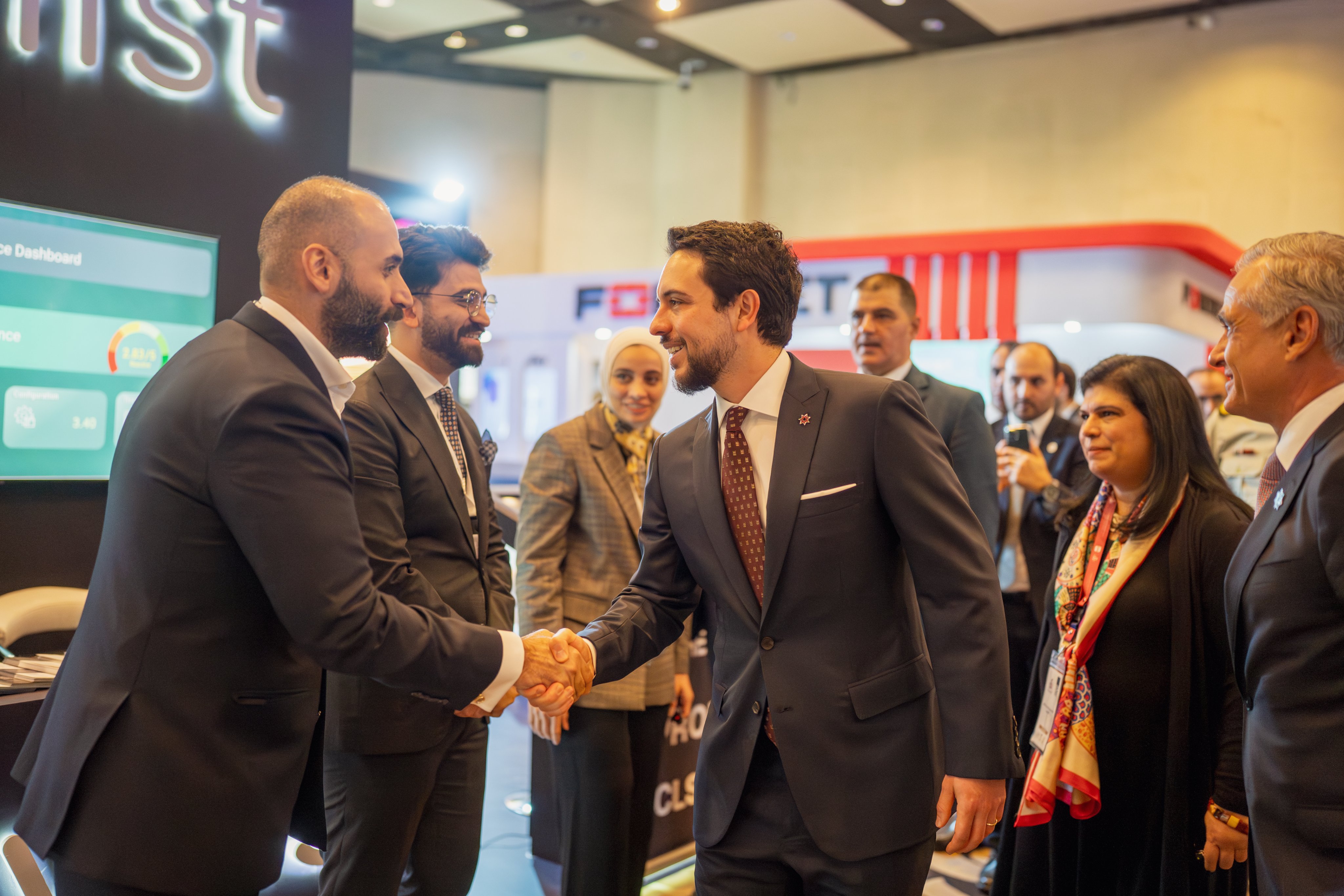 Madar Al-Saa Images 0.9031480614729157