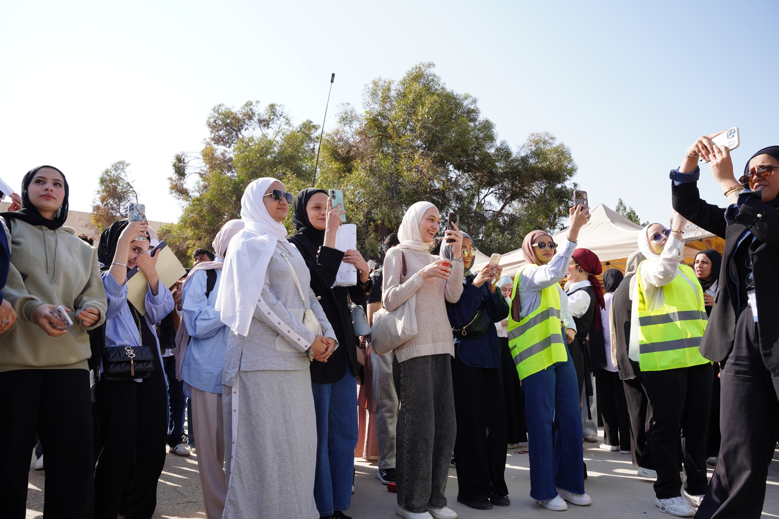 Madar Al-Saa Images 0.10994105312905278