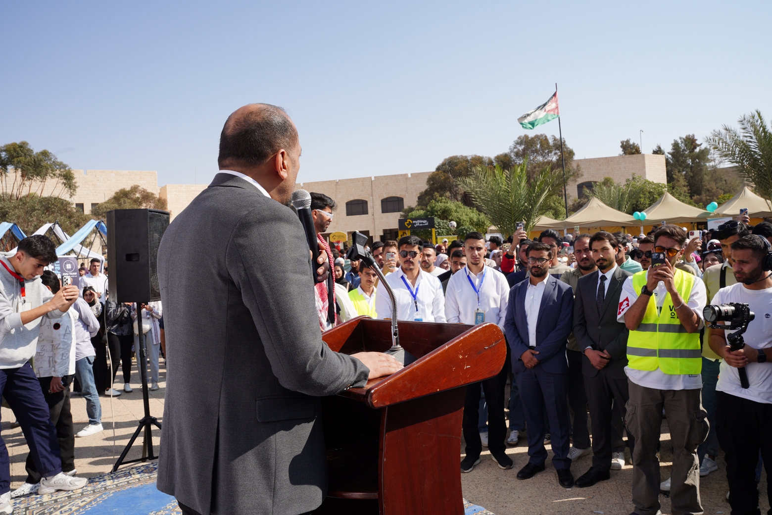 Madar Al-Saa Images 0.01319657354230963