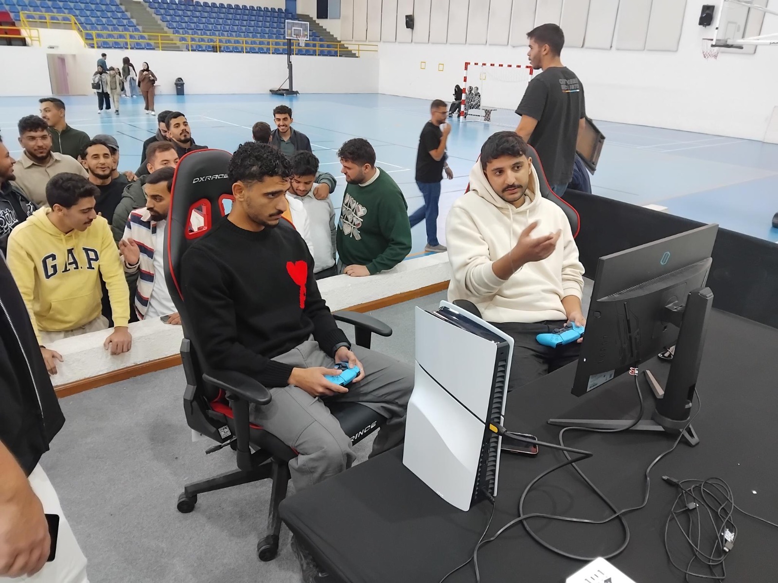 Madar Al-Saa Images 0.4161225113194156