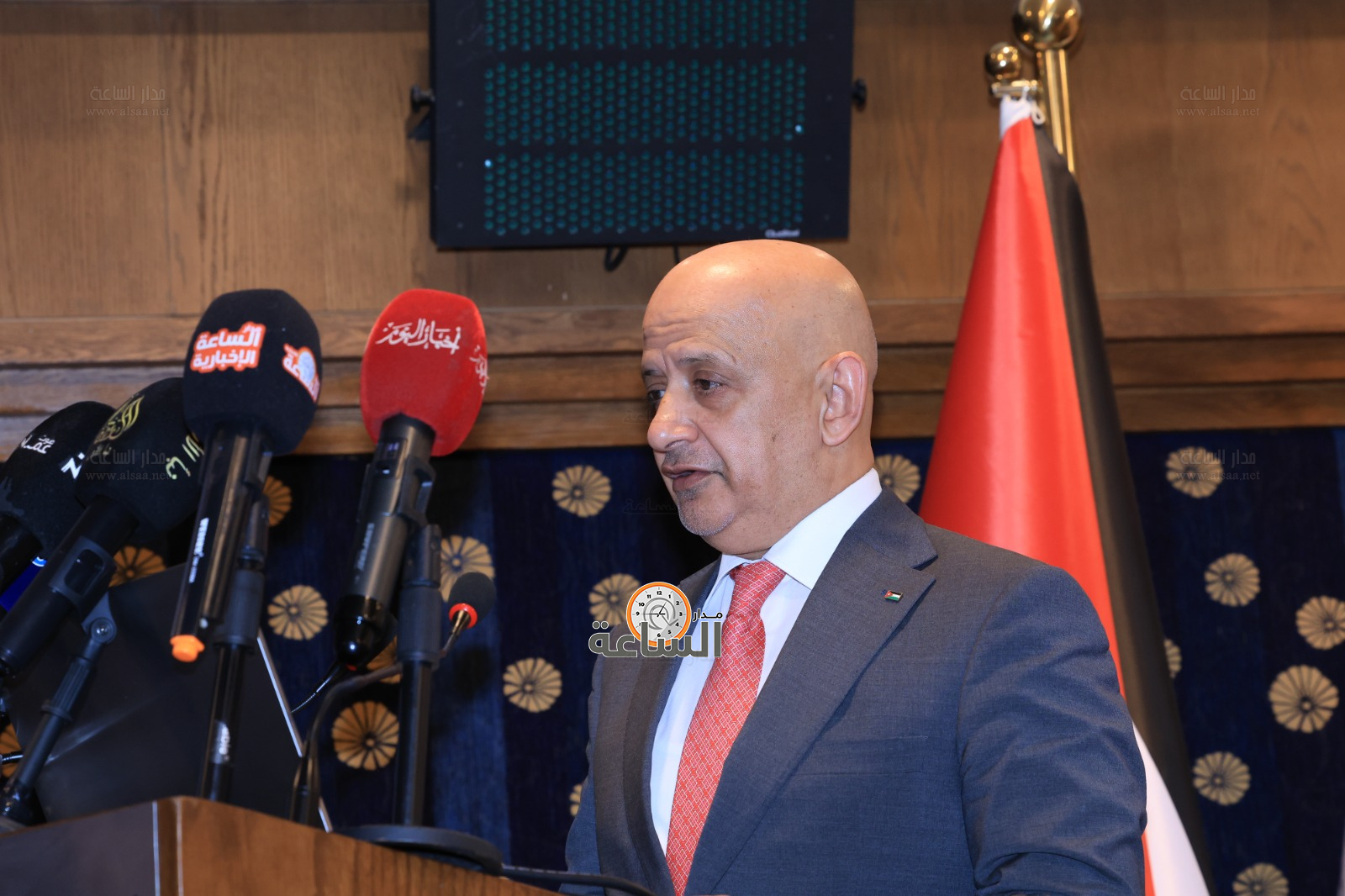 Madar Al-Saa Images 0.3668146025604905