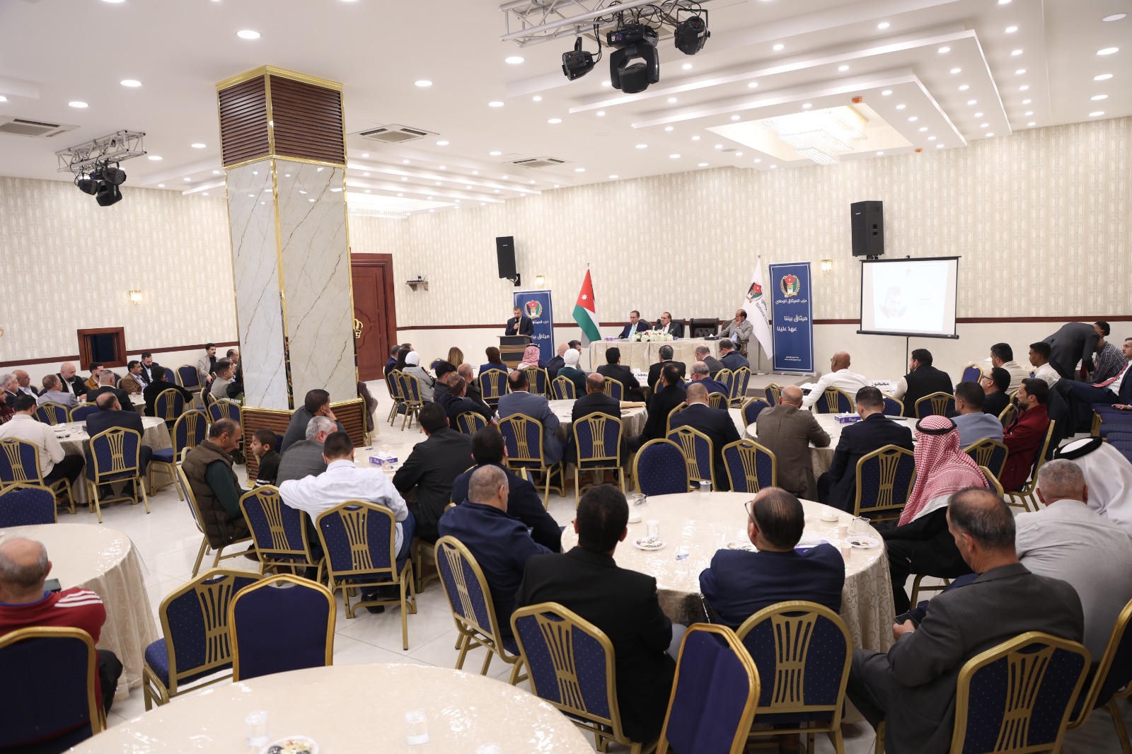 Madar Al-Saa Images 0.9747110440981568