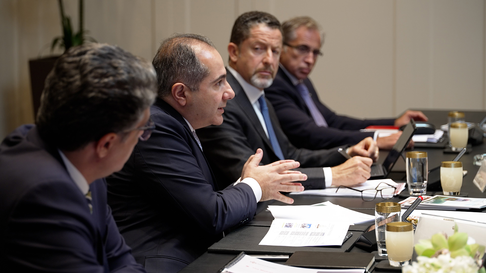 Madar Al-Saa Images 0.5768147066672018