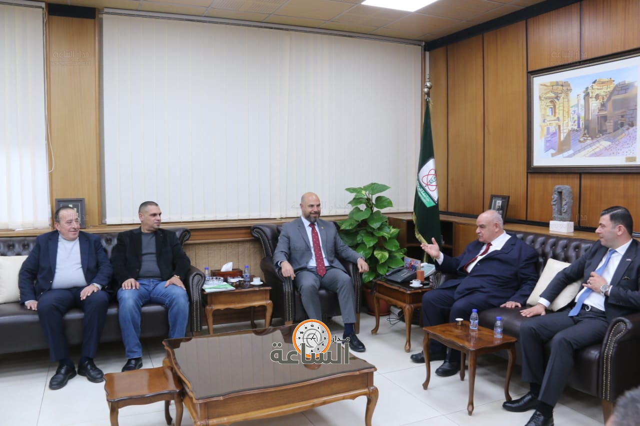 Madar Al-Saa Images 0.7835515801688578