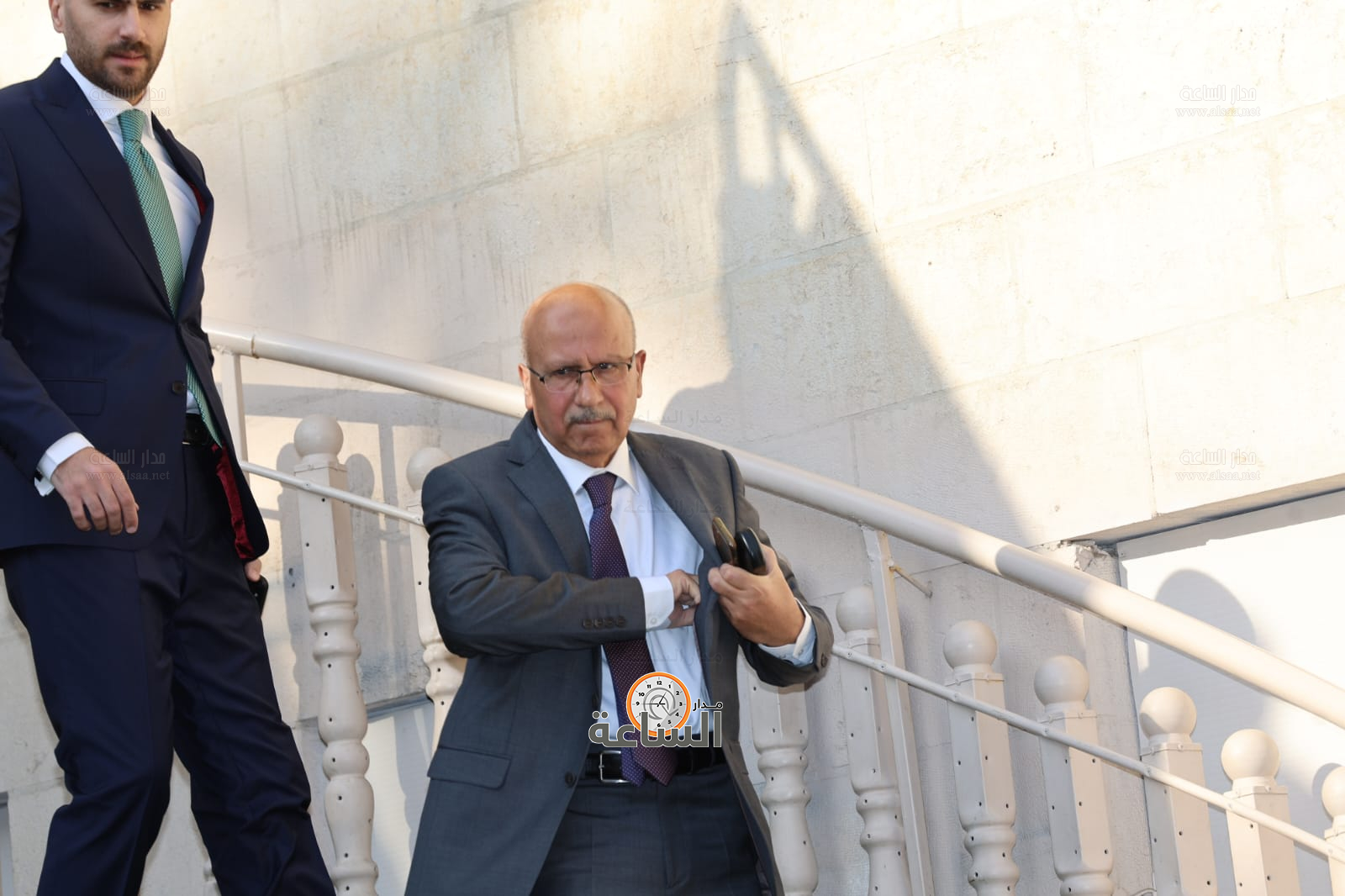 Madar Al-Saa Images 0.3858047248082447