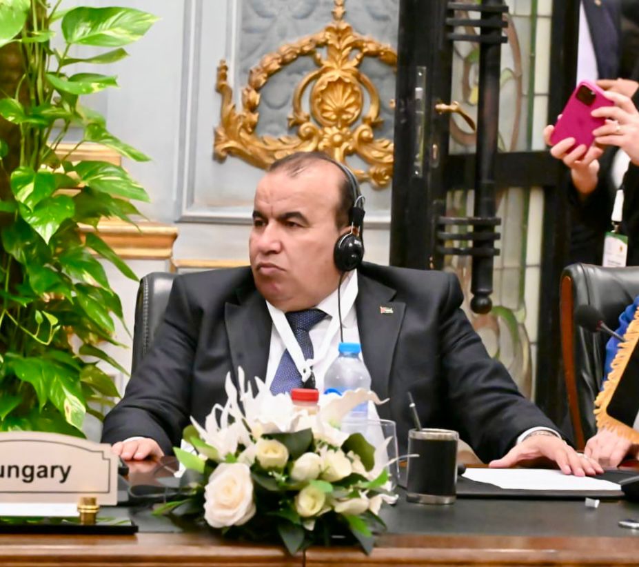 Madar Al-Saa Images 0.3596915354464898