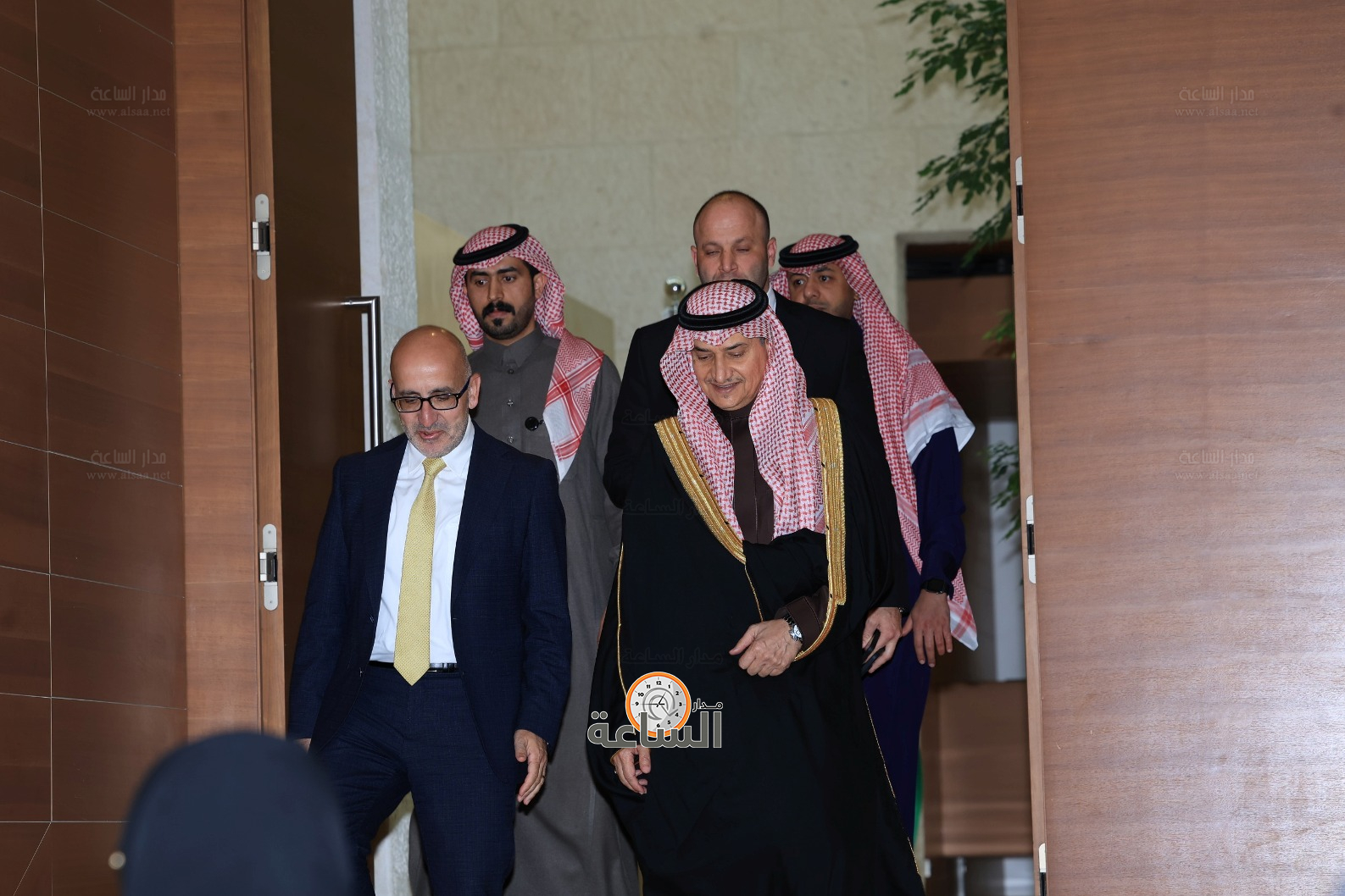 Madar Al-Saa Images 0.5690645430971493