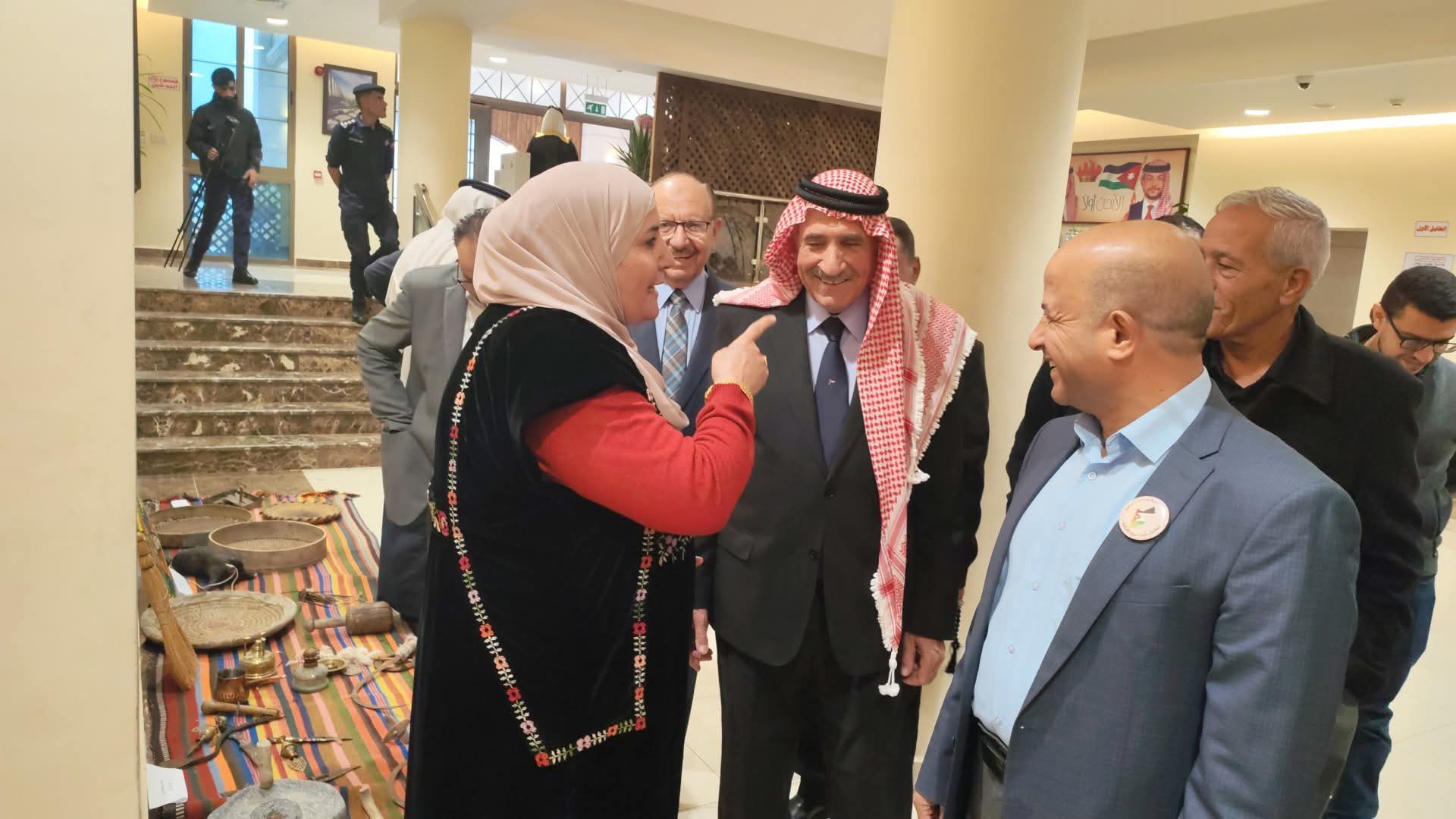 Madar Al-Saa Images 0.7613993144793199