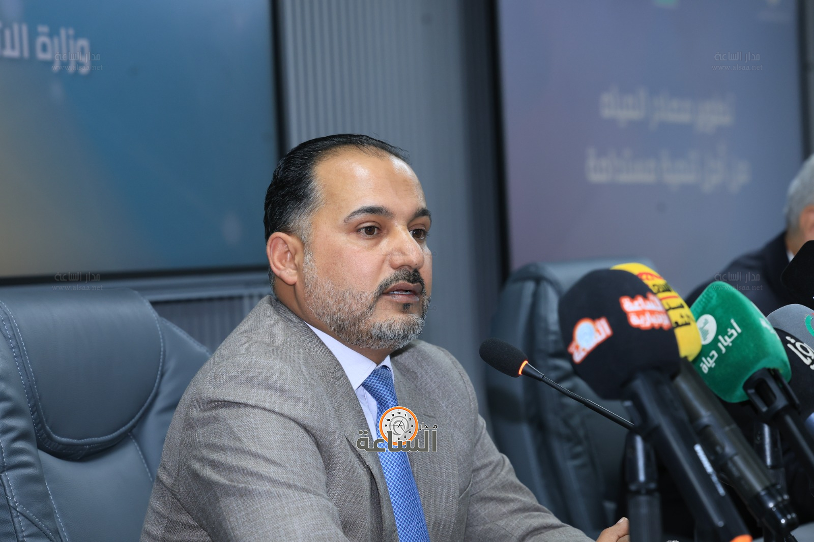 Madar Al-Saa Images 0.018632412722732306