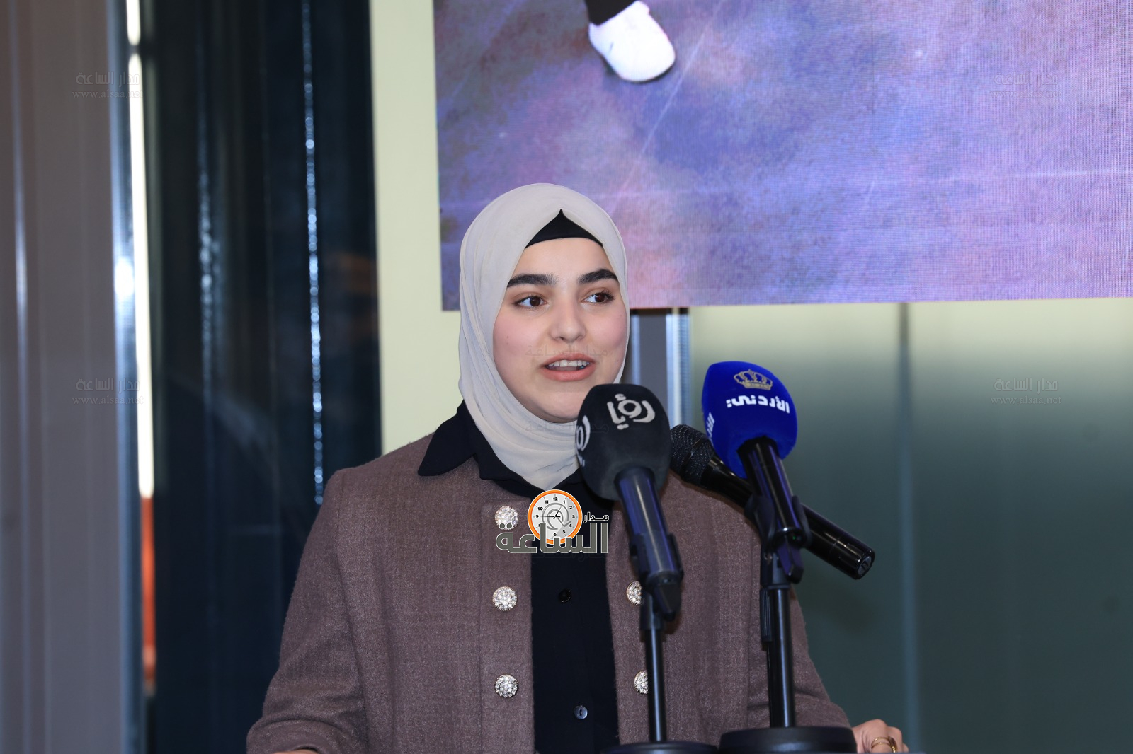 Madar Al-Saa Images 0.7179499536020333