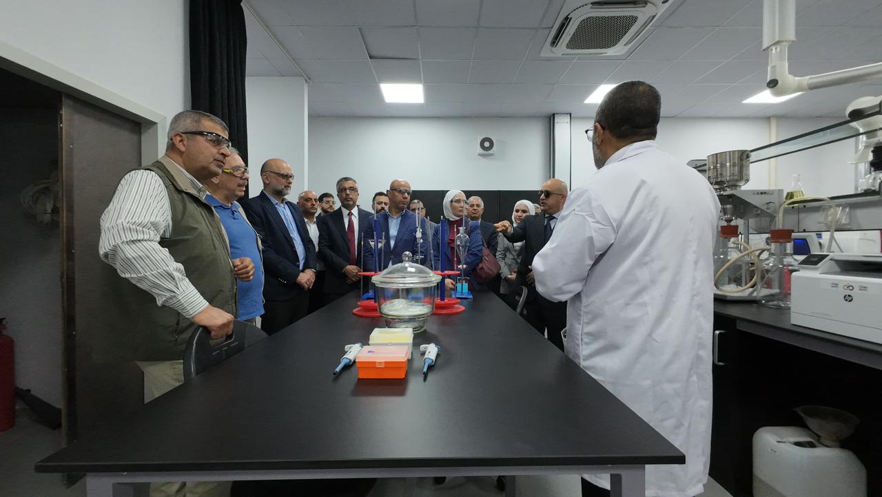 Madar Al-Saa Images 0.963203570519777