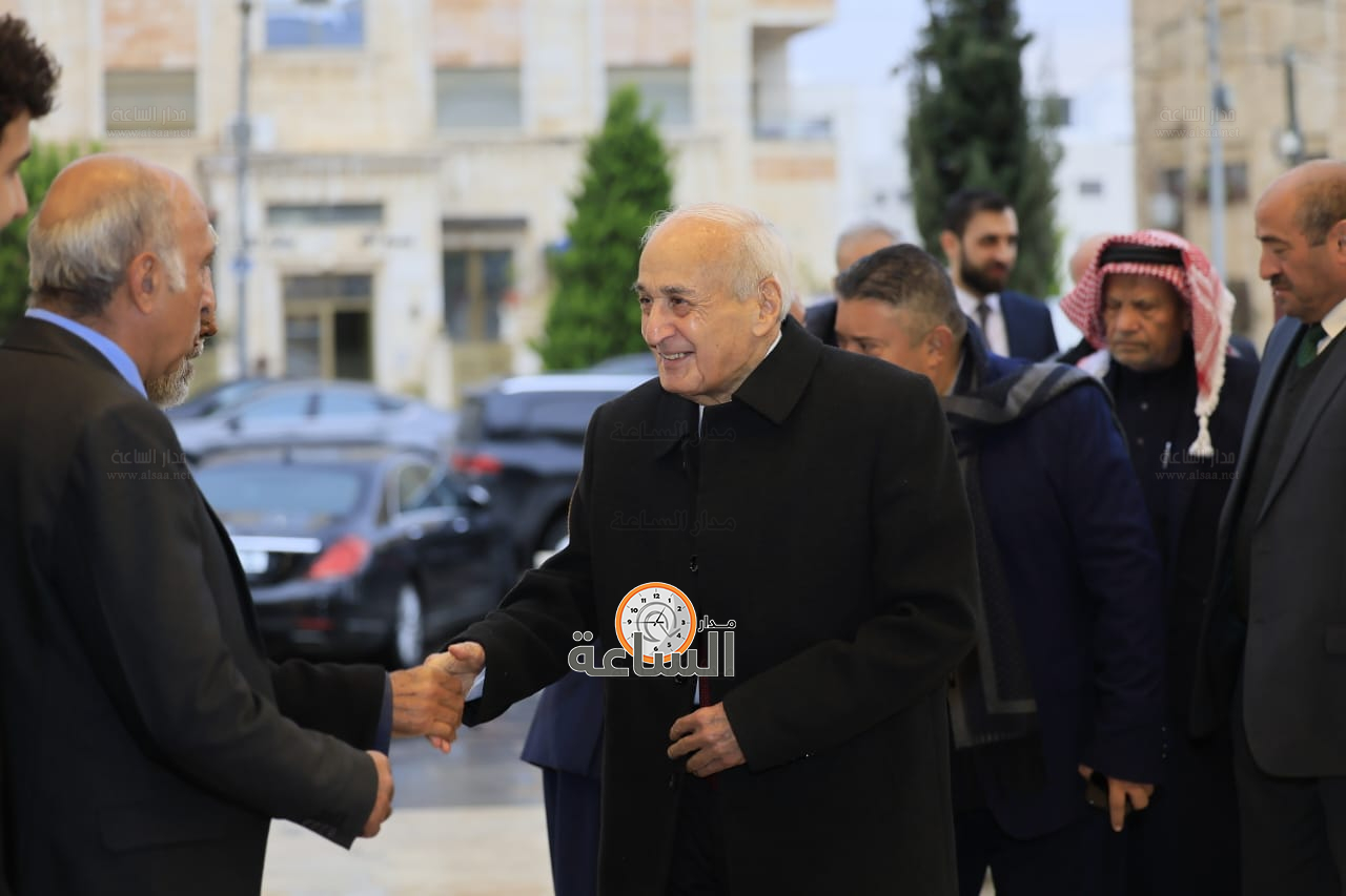 Madar Al-Saa Images 0.3385548619339682