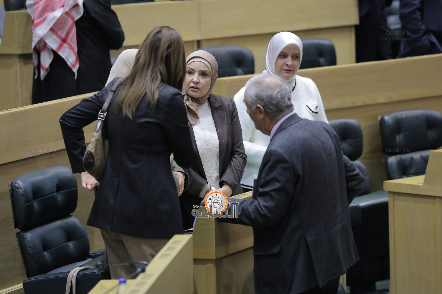 Madar Al-Saa Images 0.4246845939049738