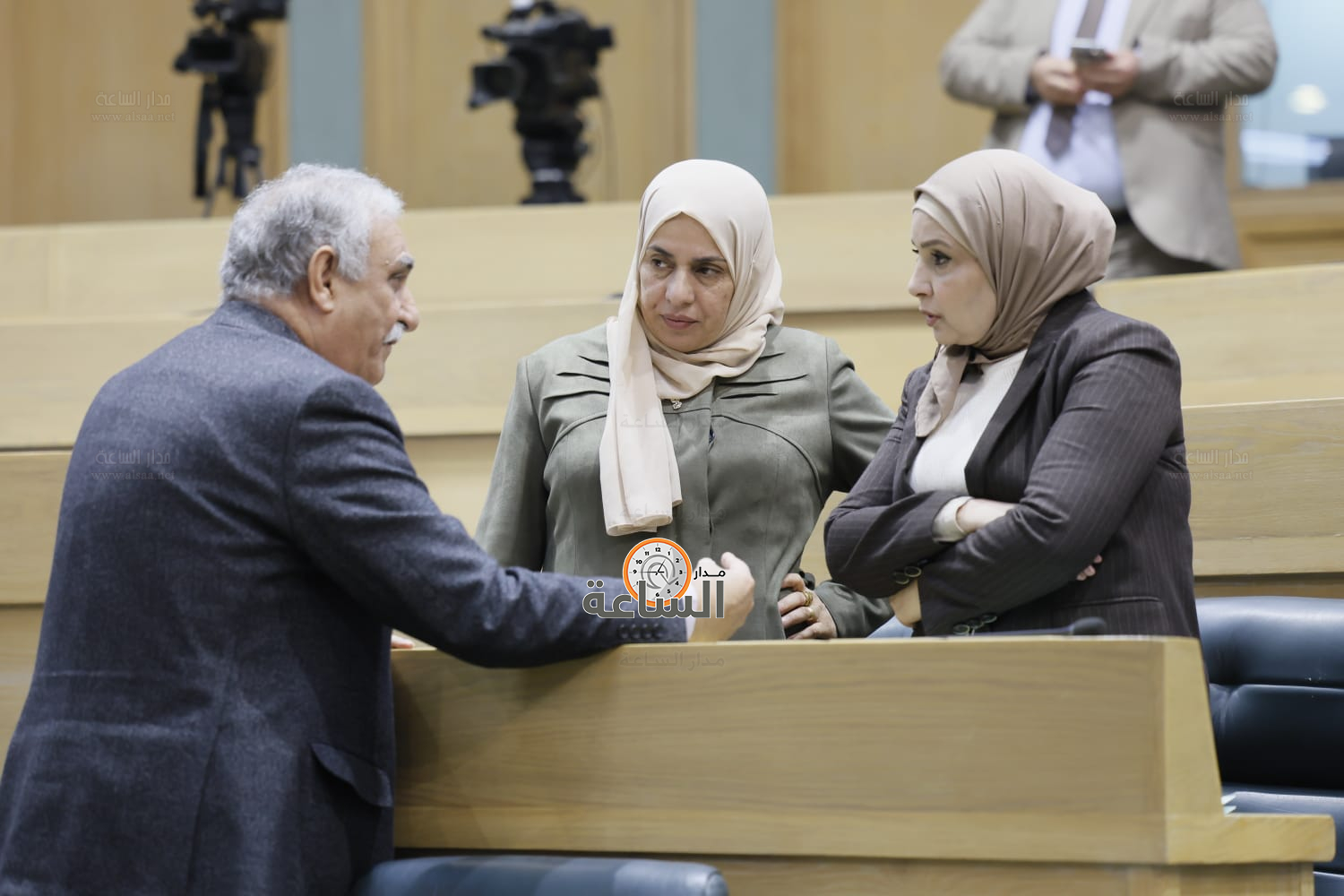 Madar Al-Saa Images 0.006405205348397169