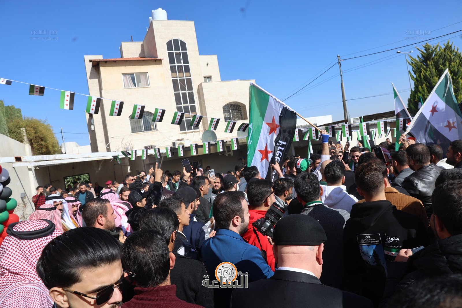 Madar Al-Saa Images 0.23579937530914308