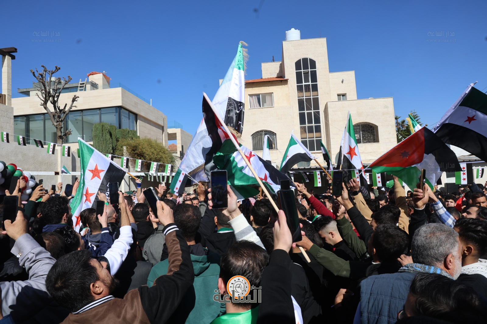 Madar Al-Saa Images 0.9831923197667716