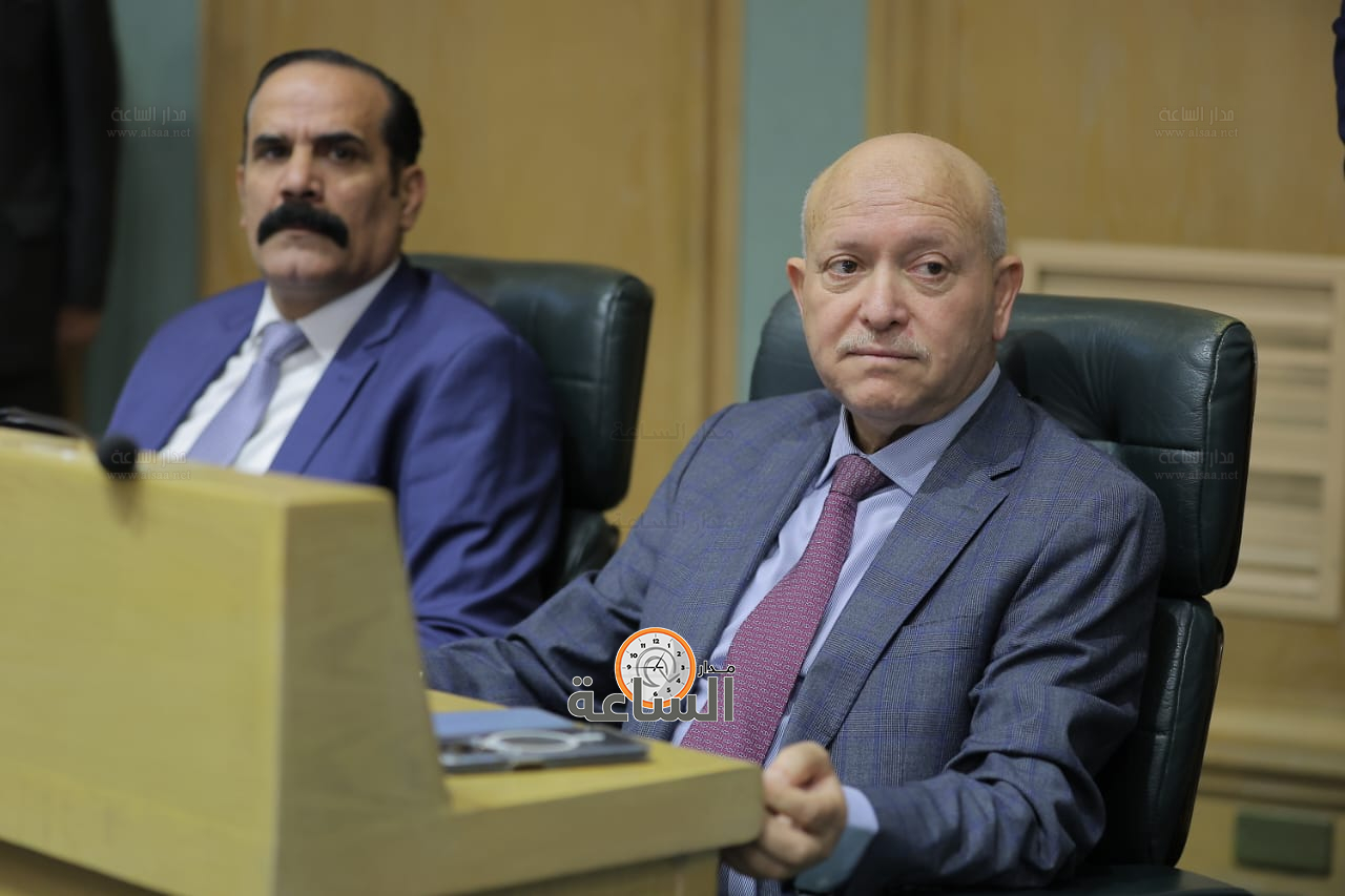 Madar Al-Saa Images 0.9085409060496344