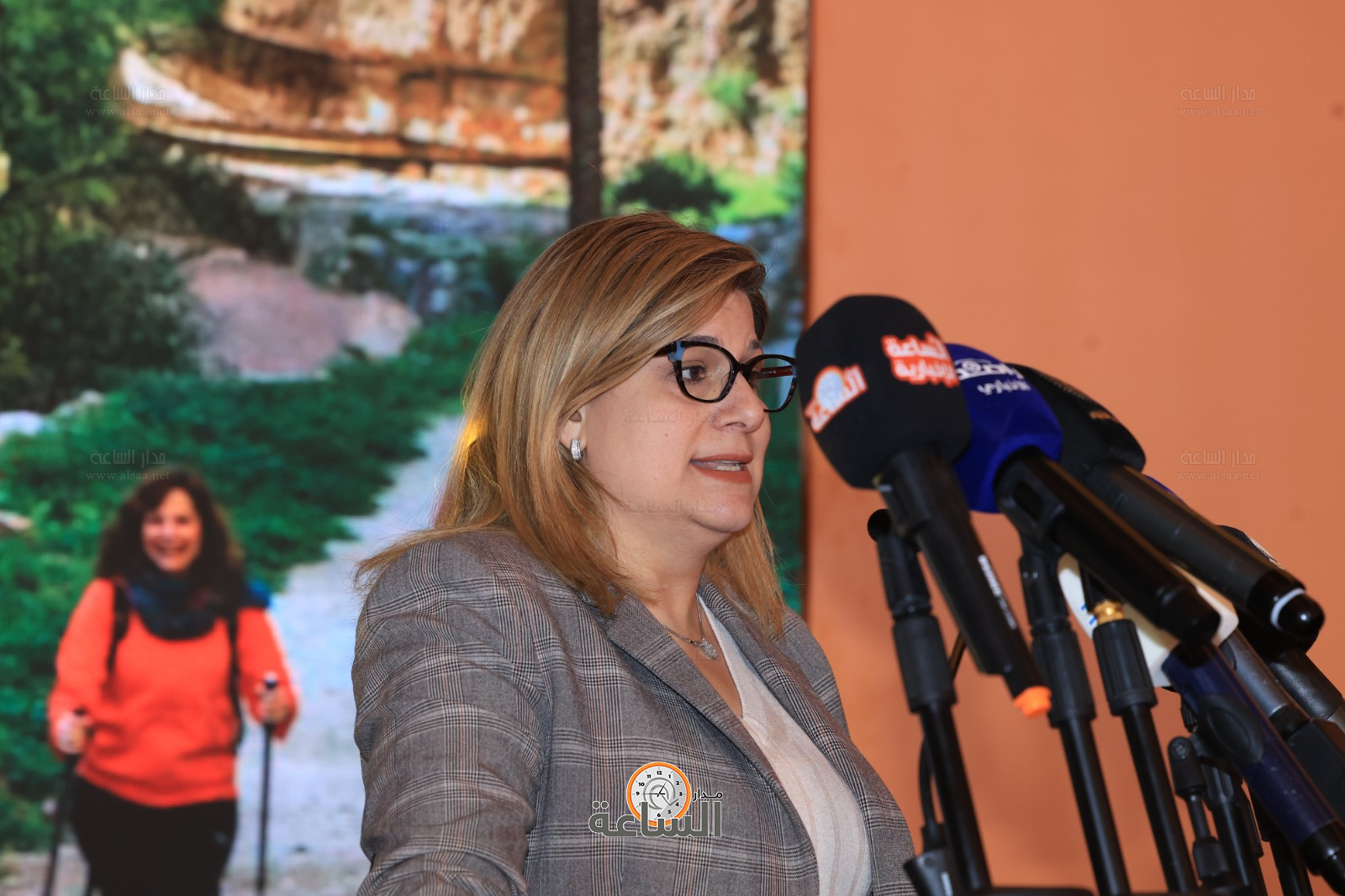 Madar Al-Saa Images 0.4481288315695947