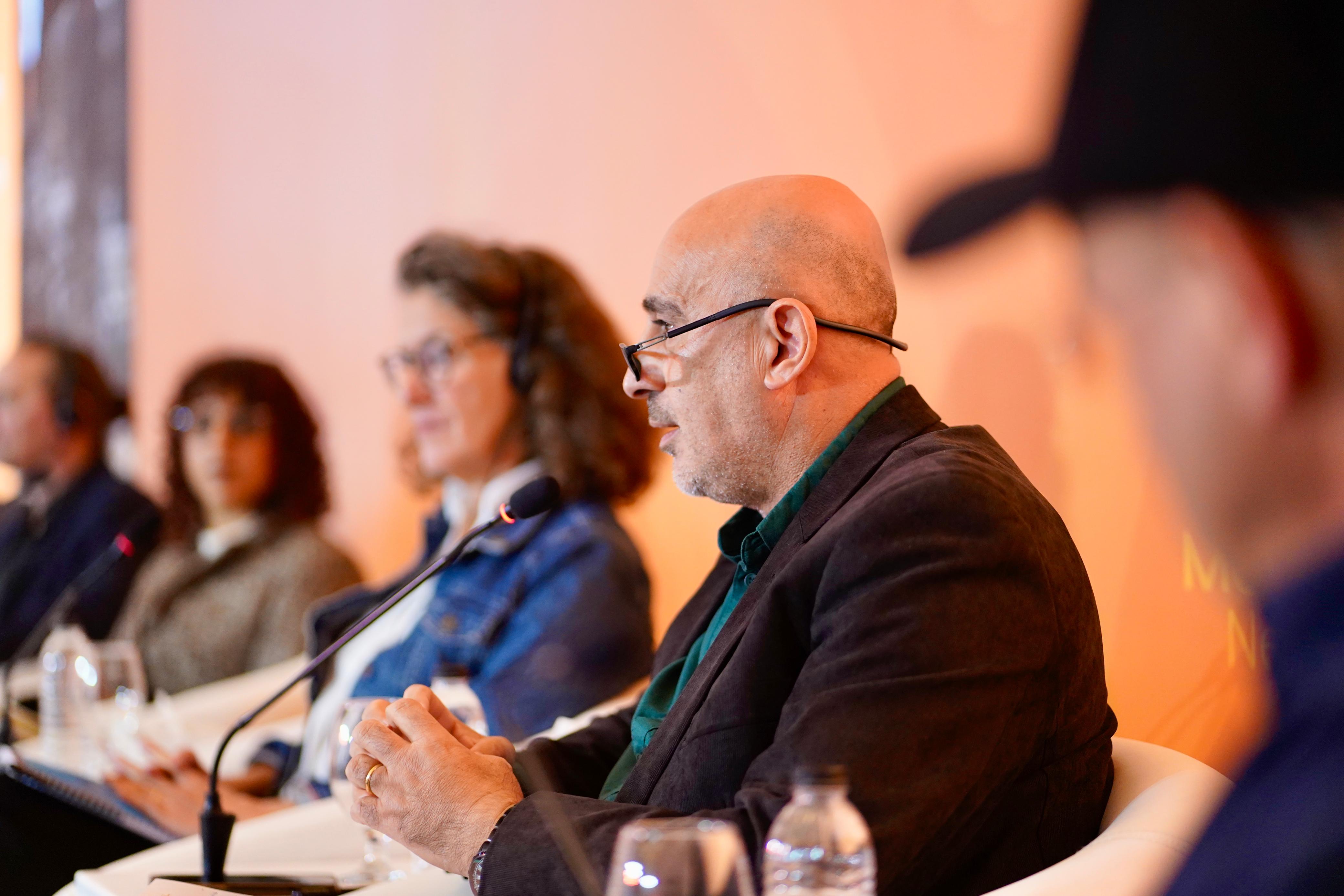 Madar Al-Saa Images 0.3860594349180225