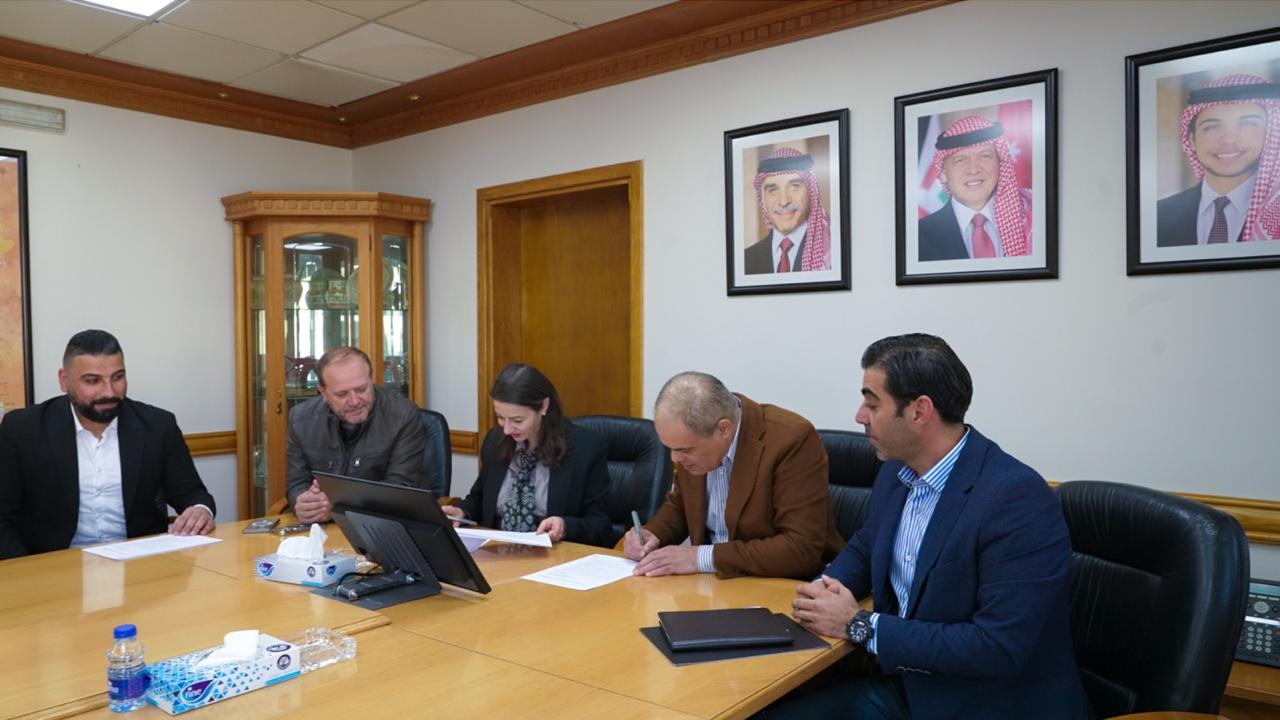 Madar Al-Saa Images 0.7413438014259685