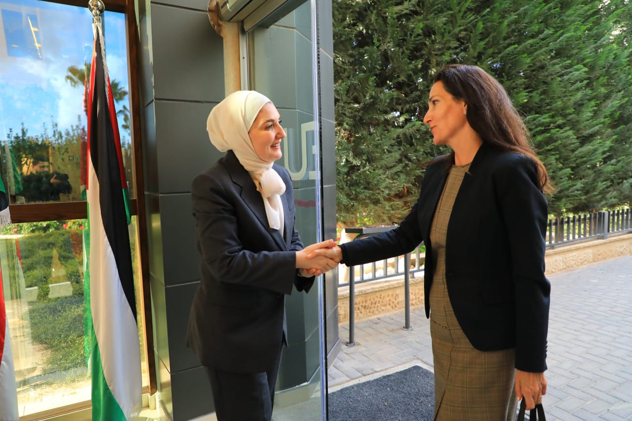 Madar Al-Saa Images 0.020769290518443895