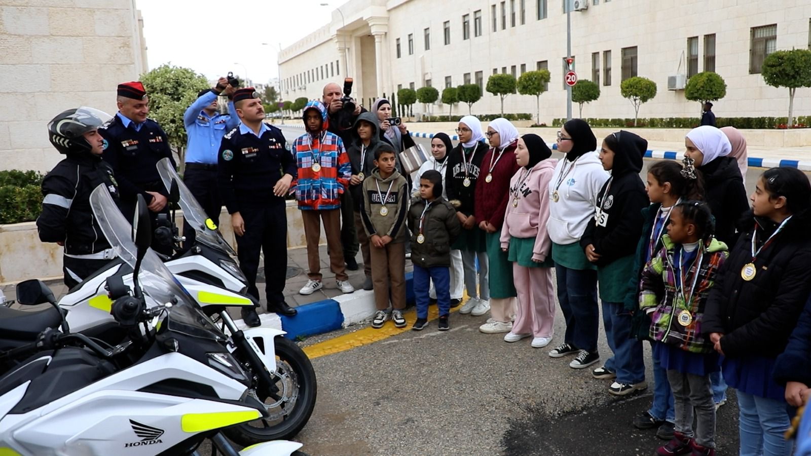 Madar Al-Saa Images 0.4140513870051281