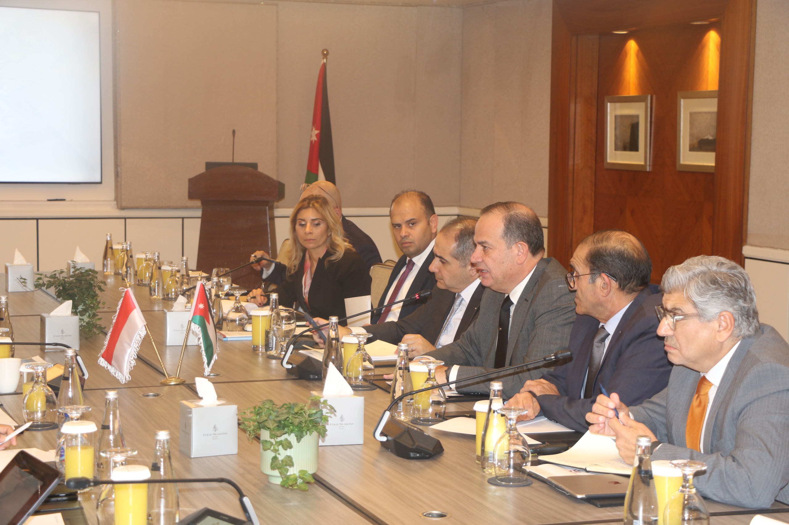 Madar Al-Saa Images 0.724725952239677